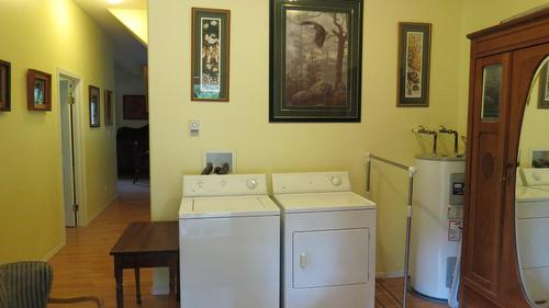 240 Arrow Park Demars Road, Nakusp, BC - Indoor Photo Showing Laundry Room