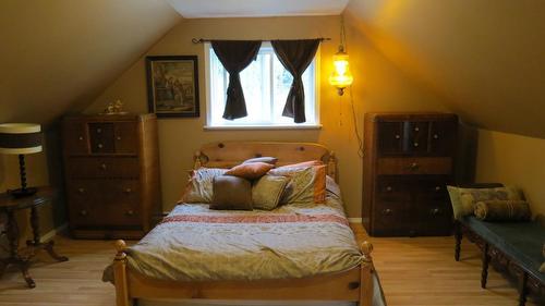 240 Arrow Park Demars Road, Nakusp, BC - Indoor Photo Showing Bedroom
