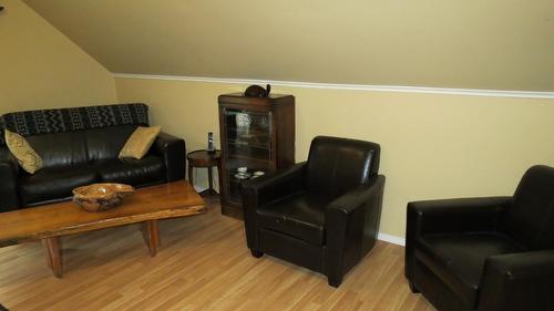 240 Arrow Park Demars Road, Nakusp, BC - Indoor Photo Showing Living Room