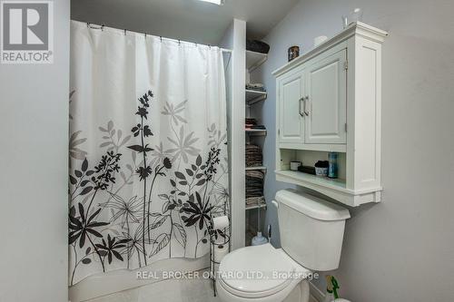 200 Park St, Chatham-Kent, ON - Indoor Photo Showing Bathroom
