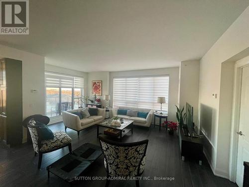 #630 -2480 Prince Michael Dr, Oakville, ON - Indoor Photo Showing Living Room