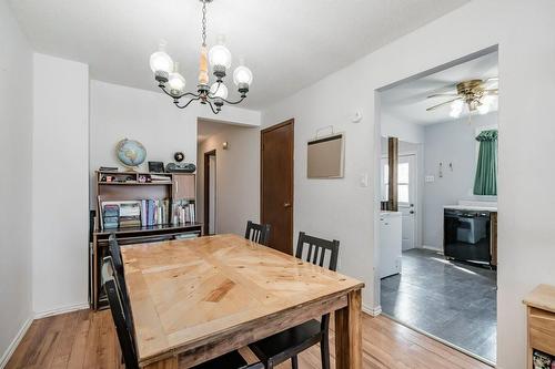 81 Loraine Drive, St. Catharines, ON - Indoor Photo Showing Dining Room