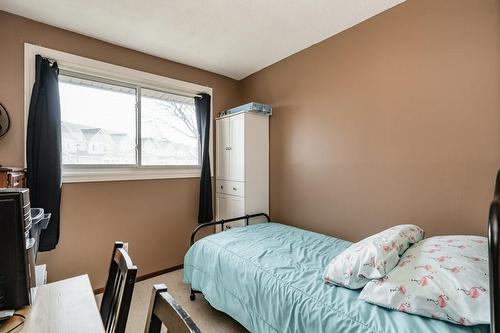 81 Loraine Drive, St. Catharines, ON - Indoor Photo Showing Bedroom