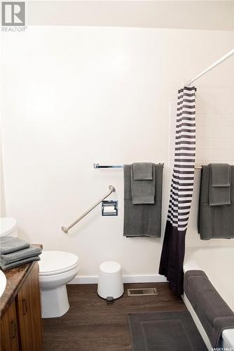 113-115 2Nd Avenue Ne, Hodgeville, SK - Indoor Photo Showing Bathroom
