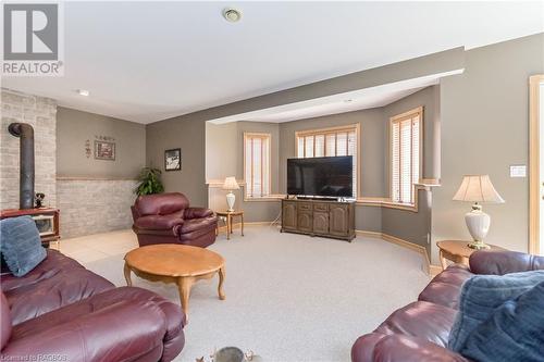 411317 Southgate Sideroad 41, Southgate, ON - Indoor Photo Showing Living Room