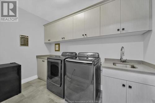 389 Brunmar Crescent, Lakeshore, ON - Indoor Photo Showing Laundry Room