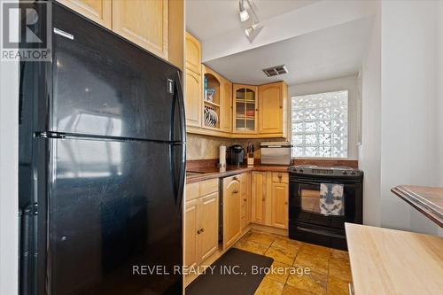 3208 - 150 Charlton Avenue E, Hamilton, ON - Indoor Photo Showing Kitchen