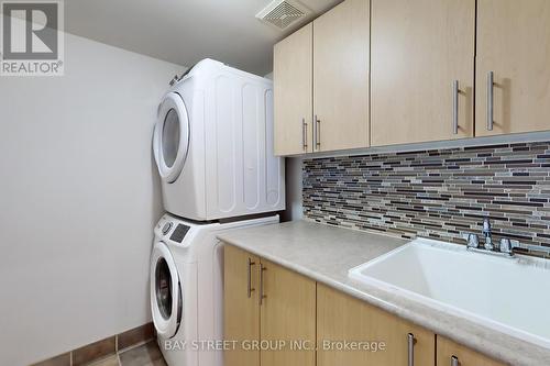 46 Weslock Cres, Aurora, ON - Indoor Photo Showing Laundry Room