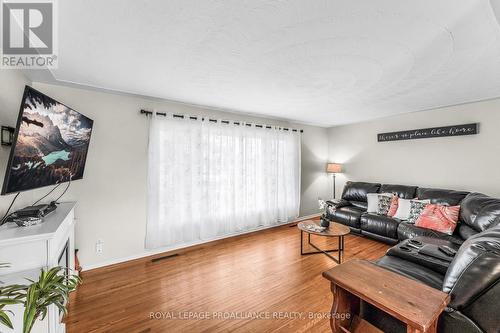 2335 Hamilton Road, Quinte West, ON - Indoor Photo Showing Living Room