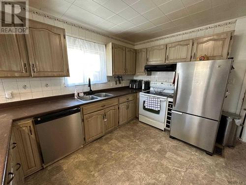 96 Queen St, Kirkland Lake, ON - Indoor Photo Showing Kitchen With Double Sink