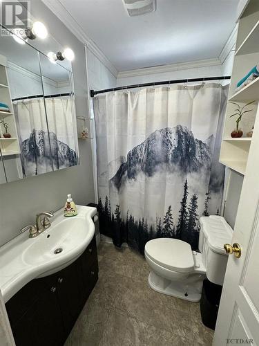 96 Queen St, Kirkland Lake, ON - Indoor Photo Showing Bathroom