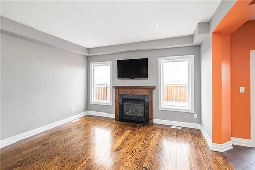 24 Newcastle Court, Hamilton, ON - Indoor Photo Showing Living Room With Fireplace