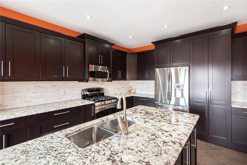 24 Newcastle Court, Hamilton, ON - Indoor Photo Showing Kitchen With Double Sink With Upgraded Kitchen