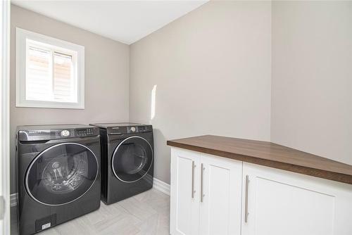 24 Newcastle Court, Hamilton, ON - Indoor Photo Showing Laundry Room