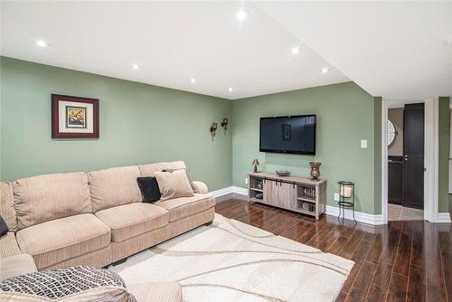 24 Newcastle Court, Hamilton, ON - Indoor Photo Showing Living Room