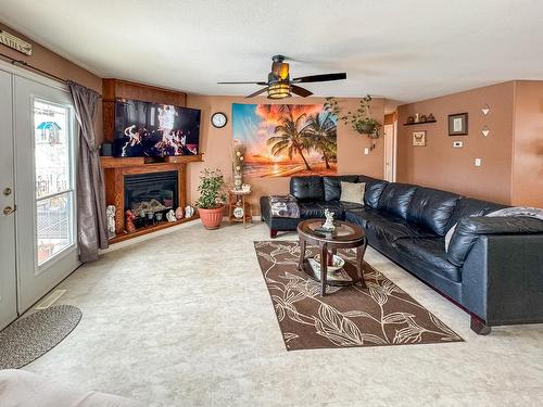 117 16Th Street S, Cranbrook, BC - Indoor Photo Showing Living Room With Fireplace