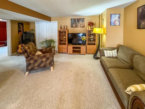 117 16Th Street S, Cranbrook, BC - Indoor Photo Showing Living Room