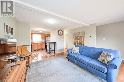 98 - 8141 Coventry Road, Niagara Falls, ON - Indoor Photo Showing Living Room