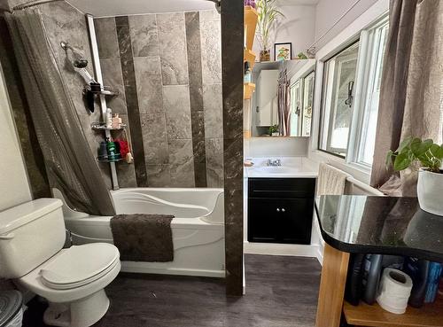 47 Morrison Road, Kimberley, BC - Indoor Photo Showing Bathroom