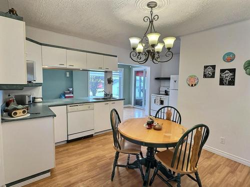 Kitchen - 204 4E Avenue, Belleterre, QC - Indoor Photo Showing Dining Room