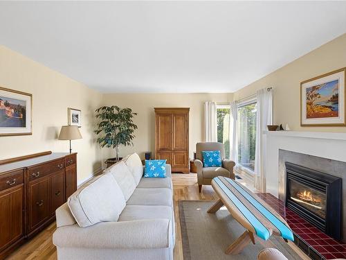 288 Crescent Rd West, Qualicum Beach, BC - Indoor Photo Showing Living Room With Fireplace