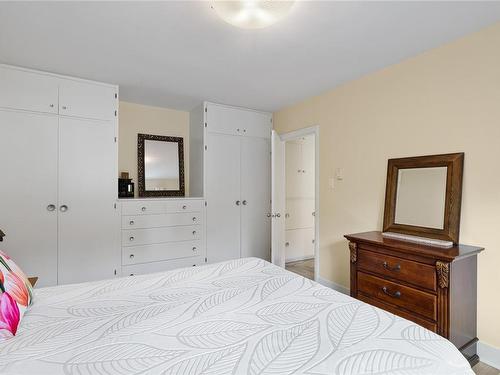288 Crescent Rd West, Qualicum Beach, BC - Indoor Photo Showing Bedroom