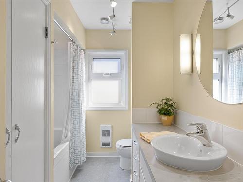 288 Crescent Rd West, Qualicum Beach, BC - Indoor Photo Showing Bathroom