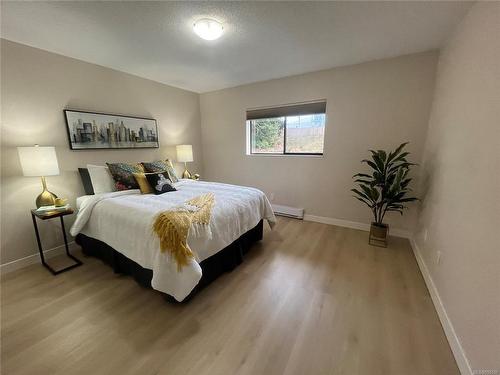 305-130 Sunningdale Rd East, Qualicum Beach, BC - Indoor Photo Showing Bedroom