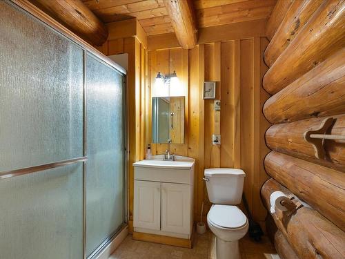 985 Berry Point Rd, Gabriola Island, BC - Indoor Photo Showing Bathroom