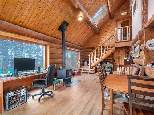 985 Berry Point Rd, Gabriola Island, BC - Indoor Photo Showing Office