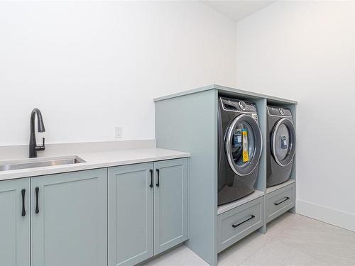 3480 Goodrich Rd, Nanoose Bay, BC - Indoor Photo Showing Laundry Room