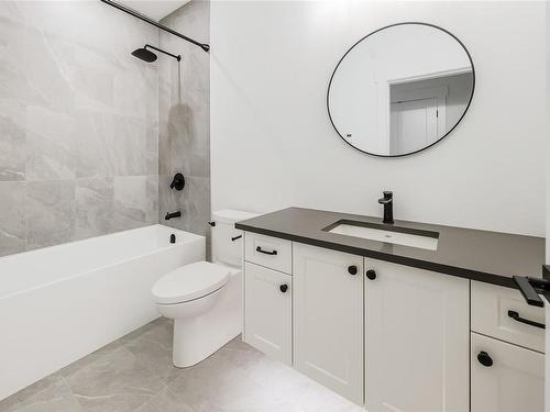 5207 Island Hwy, Courtenay, BC - Indoor Photo Showing Bathroom