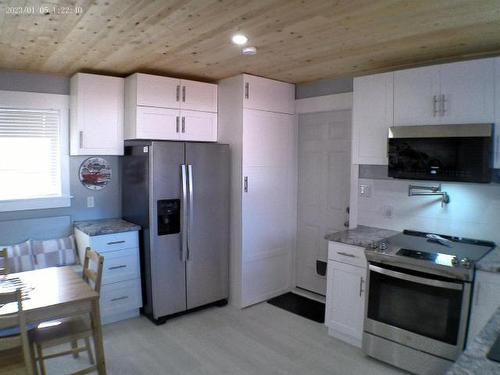 2214 Granite Ave, Merritt, BC - Indoor Photo Showing Kitchen