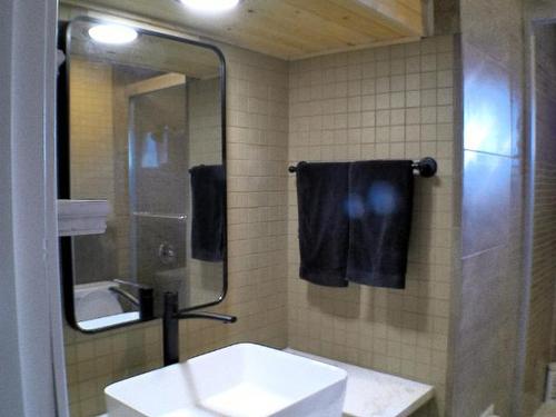 2214 Granite Ave, Merritt, BC - Indoor Photo Showing Bathroom