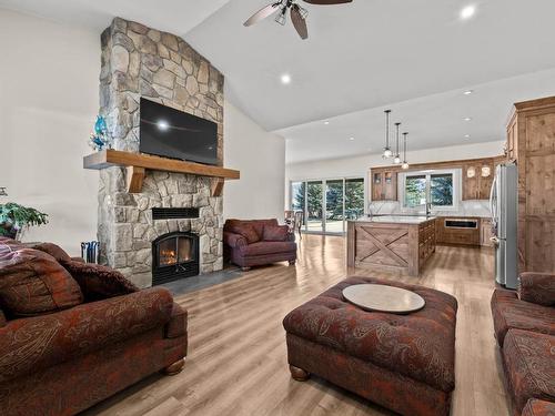 1550 Williams Cres, Merritt, BC - Indoor Photo Showing Living Room With Fireplace