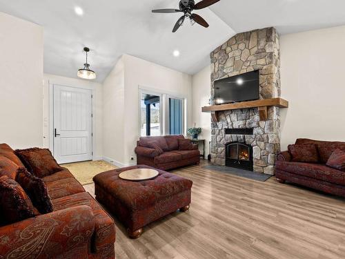 1550 Williams Cres, Merritt, BC - Indoor Photo Showing Living Room With Fireplace