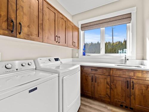 1550 Williams Cres, Merritt, BC - Indoor Photo Showing Laundry Room