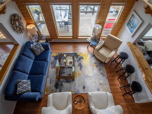 38227 Schooner Way, Pender Island, BC - Indoor Photo Showing Living Room