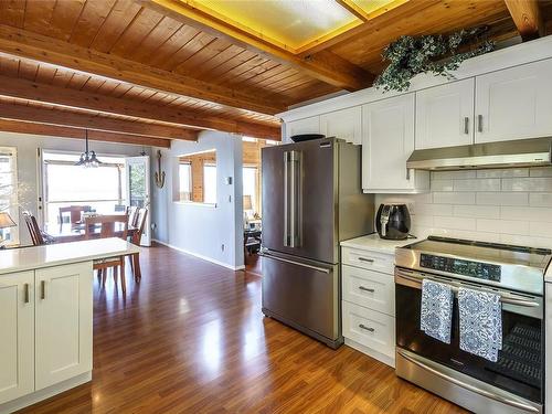 38227 Schooner Way, Pender Island, BC - Indoor Photo Showing Kitchen