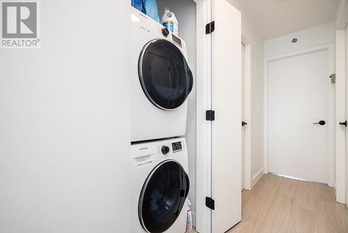 1801 289 Drake Street, Vancouver, BC - Indoor Photo Showing Laundry Room