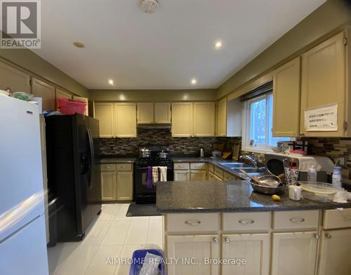 4 Epping Crt, Markham, ON - Indoor Photo Showing Kitchen With Double Sink