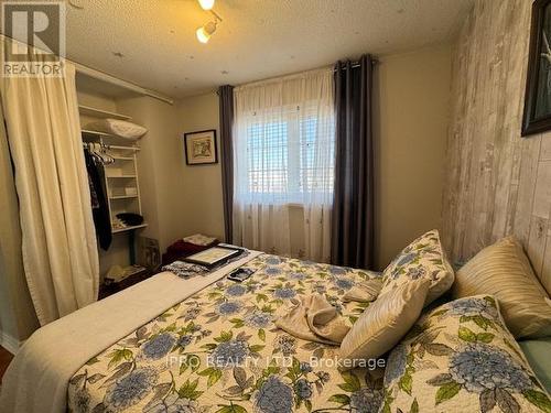 343 Esther Drive, Barrie, ON - Indoor Photo Showing Bedroom