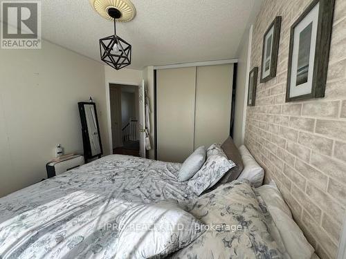 343 Esther Drive, Barrie, ON - Indoor Photo Showing Other Room