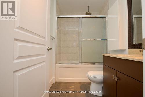 1712 - 223 Webb Drive, Mississauga, ON - Indoor Photo Showing Bathroom