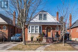 29 UPLANDS AVE  Hamilton, ON L8S 3X6