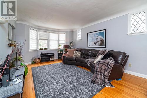 29 Uplands Ave, Hamilton, ON - Indoor Photo Showing Living Room