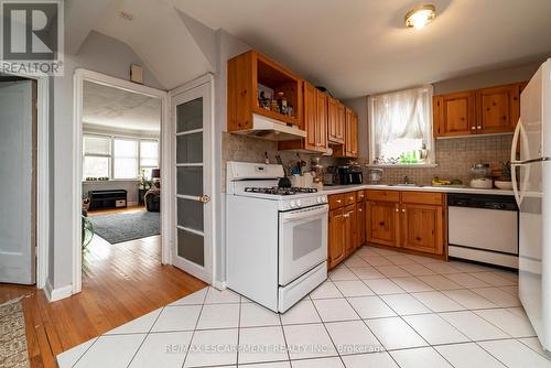 29 Uplands Ave, Hamilton, ON - Indoor Photo Showing Kitchen