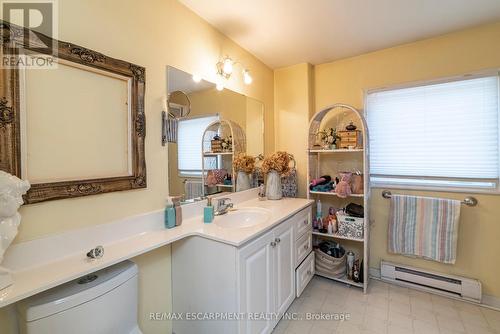 29 Uplands Ave, Hamilton, ON - Indoor Photo Showing Bathroom