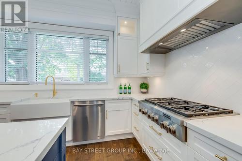 266 Weighton Drive, Oakville, ON - Indoor Photo Showing Kitchen With Upgraded Kitchen