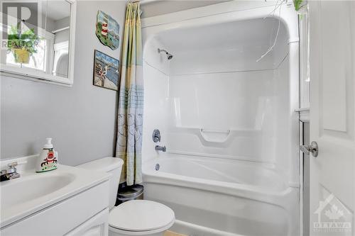 3 Howard Street, Spencerville, ON - Indoor Photo Showing Bathroom
